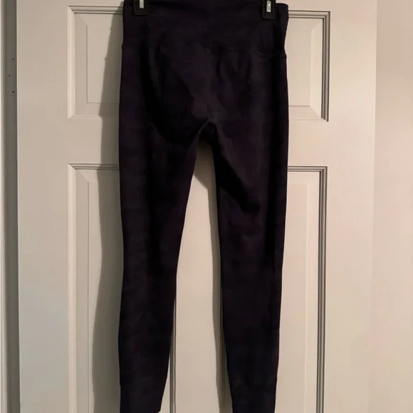 Vuori Dark Camouflage Leggings - Picture 3 of 6